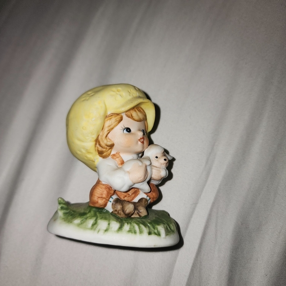 Porcelain Girl With Lamb - Picture 2 of 6